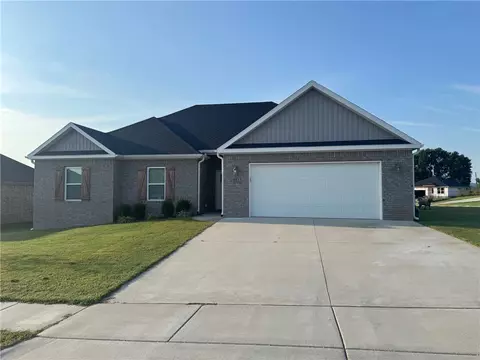 841 Petit Jean St, Prairie Grove, AR 72753