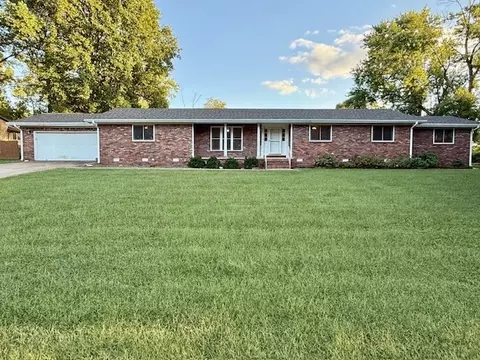 1001 SE Main St, Gravette, AR 72736