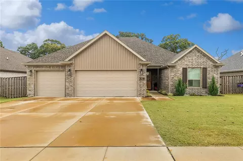 309 S Emerald Woods Run, Farmington, AR 72730