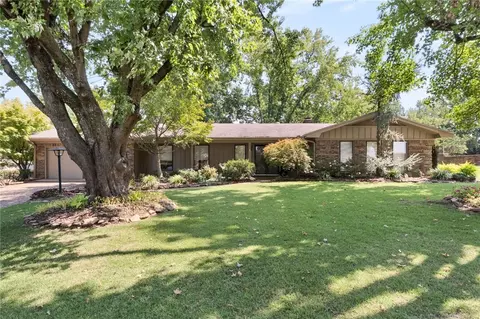 1108 N 9th St, Van Buren, AR 72956