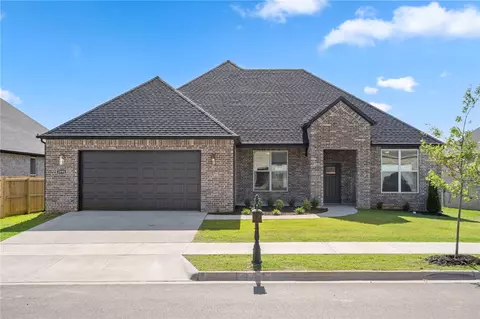 2835 N Grey Squirrel Dr, Fayetteville, AR 72704