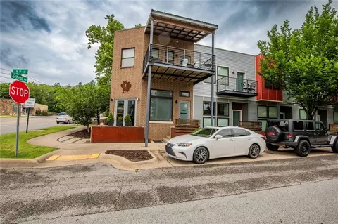390 W 5th St #2, Fayetteville, AR 72701