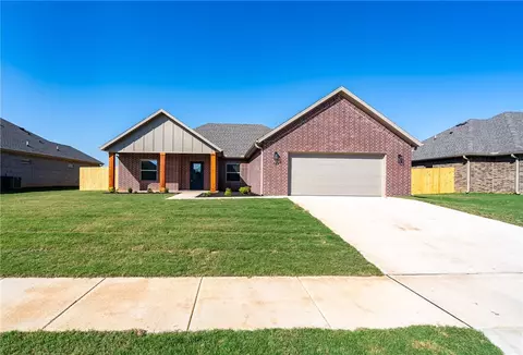 147 N Banner Ave, Farmington, AR 72730