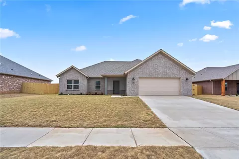 135 N Banner Ave, Farmington, AR 72730