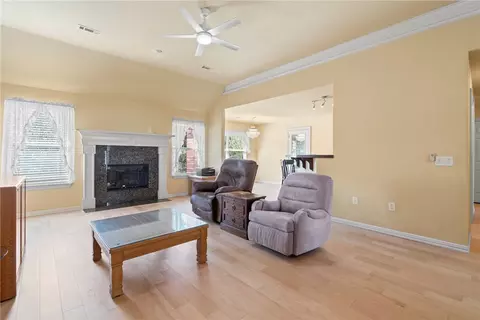 Living - 469 Brandons Loop, Springdale, AR 72762 photo 2 of 4