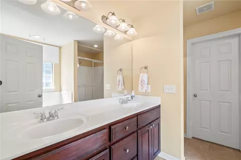 Bath - 469 Brandons Loop, Springdale, AR 72762 photo 1 of 3
