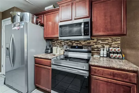 Kitchen - 1258 Apache Trl, Springdale, AR 72764 photo 3 of 3