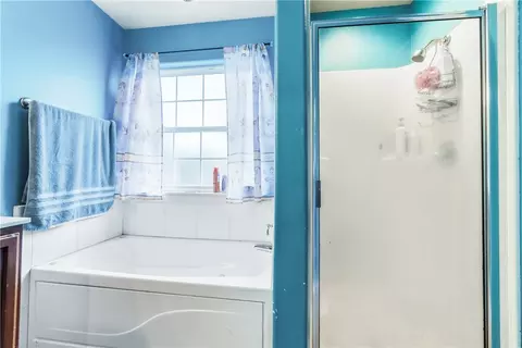 Bath - 1258 Apache Trl, Springdale, AR 72764 photo 1 of 1