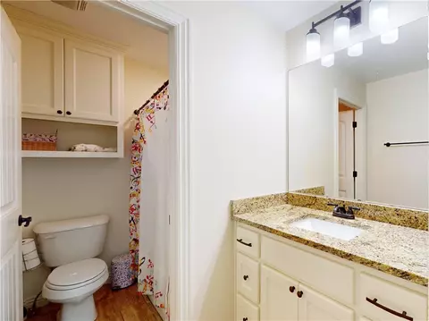 Bath - 751 Tamarron Dr, Centerton, AR 72719 photo 3 of 4