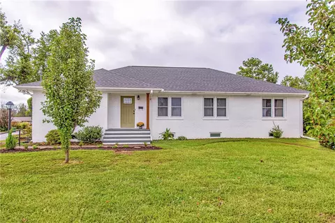 1120 W Cypress St, Rogers, AR 72756