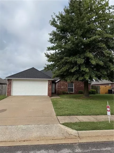 6012 S 36th St, Rogers, AR 72758