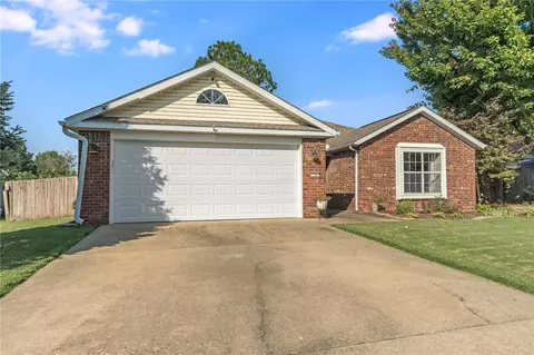 122 N Michael St, Lowell, AR 72745