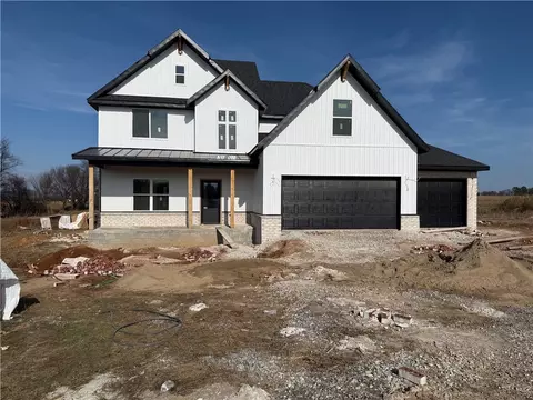 2016 Taylor Orchard Rd, Gentry, AR 72734