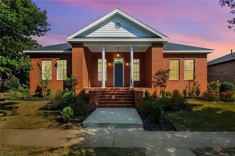 1768 N Best Friend Ln, Fayetteville, AR 72704