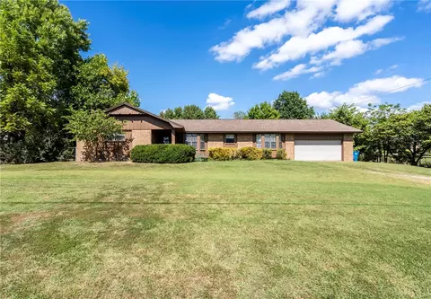 1298 Main St, Gentry, AR 72734