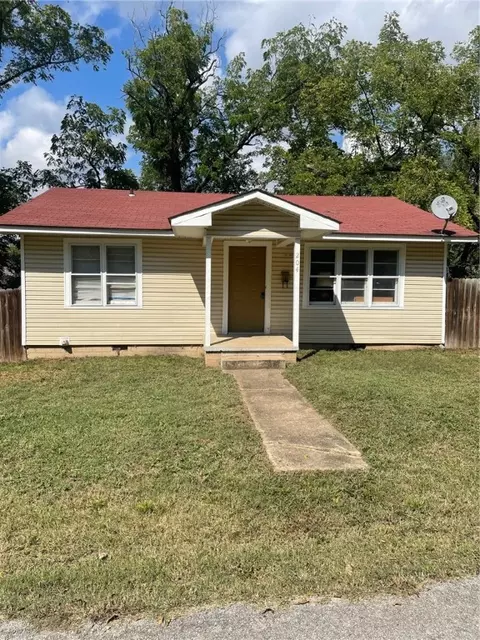 204 Ada Ave, Berryville, AR 72616