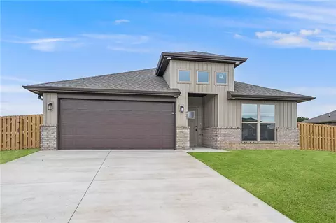 921 S Canvasback Dr, Siloam Springs, AR 72761