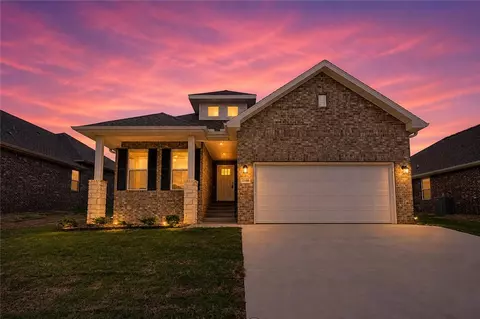 1100 Garrett Ln, Centerton, AR 72719