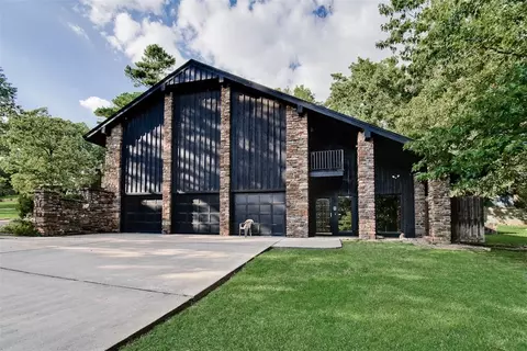 Exterior - 205 Suttle Dr, Springdale, AR 72764 photo 2 of 5