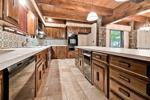 Kitchen - 205 Suttle Dr, Springdale, AR 72764 photo 3 of 4