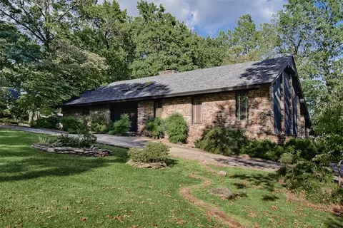205 Suttle Dr, Springdale, AR 72764