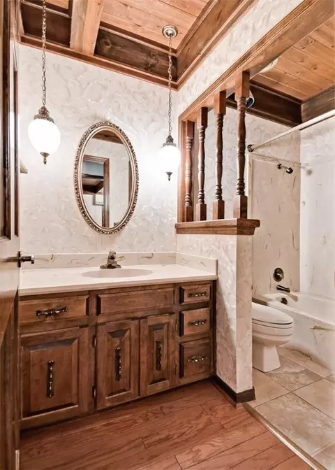 Bath - 205 Suttle Dr, Springdale, AR 72764 photo 3 of 4