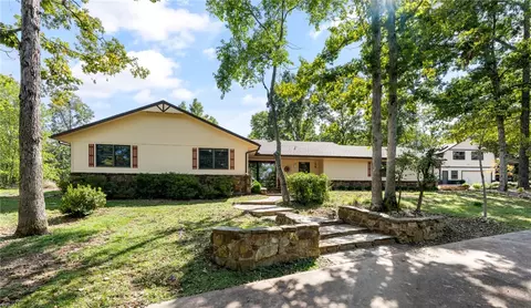 11565 Oak Hills Dr, Bentonville, AR 72712