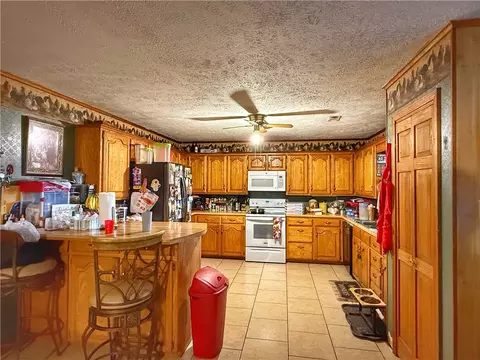 Kitchen - 1989 Patton Ln, Harrison, AR 72601 photo 1 of 1