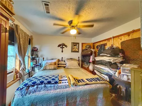 Bedroom - 1989 Patton Ln, Harrison, AR 72601 photo 3 of 5