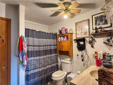 Bath - 1989 Patton Ln, Harrison, AR 72601 photo 1 of 2