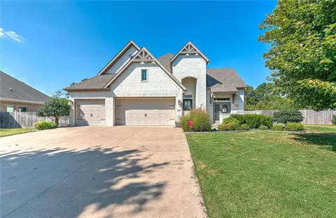 3165 N Night Heron Dr, Fayetteville, AR 72704