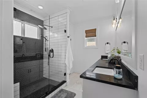 Bath - 5218 S Brookmere St, Rogers, AR 72758 photo 1 of 6