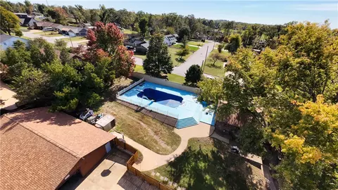 1402 11th St, Bentonville, AR 72712