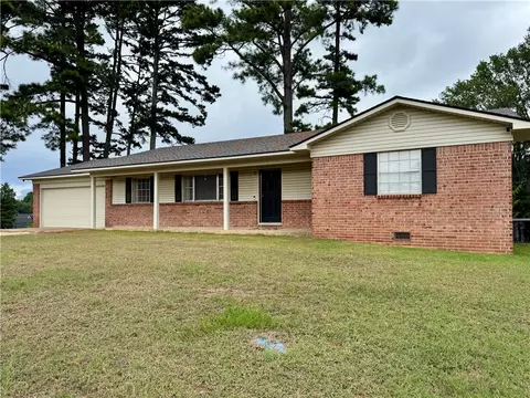 6 Henry Ct, Russellville, AR 72802