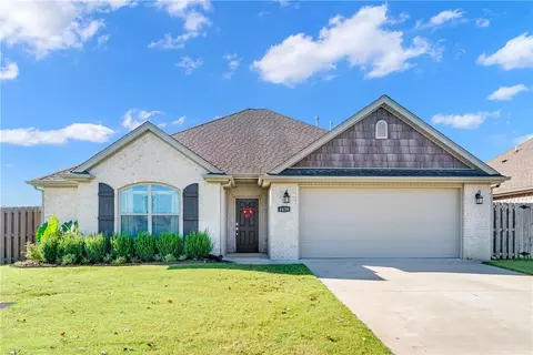4439 W Divide Dr, Fayetteville, AR 72704