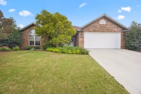 6108 Pleasant Dr, Rogers, AR 72758