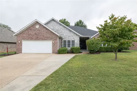 1072 Lexington Cir, Springdale, AR 72762