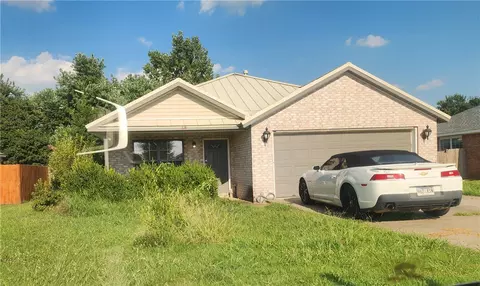 674 Olivia Ln, Centerton, AR 72719