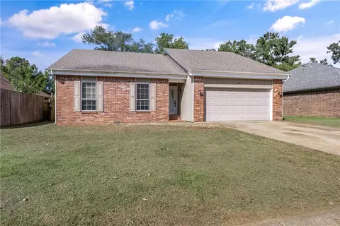 3807 W Cedar St, Rogers, AR 72756