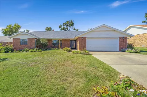 1406 S Countrywood Pl, Rogers, AR 72758