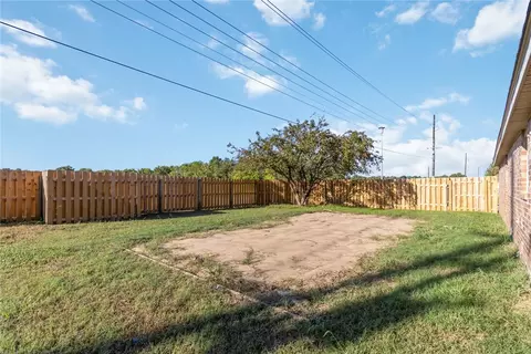 Exterior - 825 Crystal St, Lowell, AR 72745 photo 4 of 4