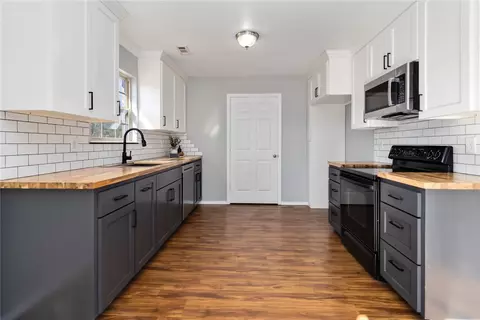 Kitchen - 825 Crystal St, Lowell, AR 72745 photo 1 of 4