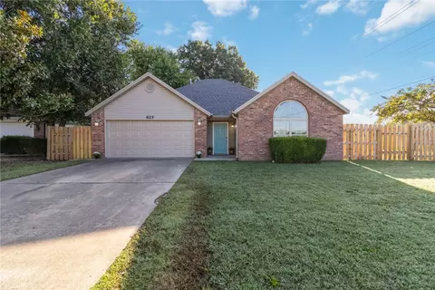 825 Crystal St, Lowell, AR 72745