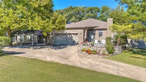 116 Palisade Dr, Eureka Springs, AR 72631