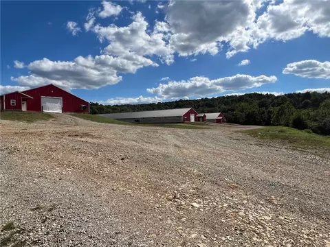 590 Marion County 6016, Yellville, AR 72687