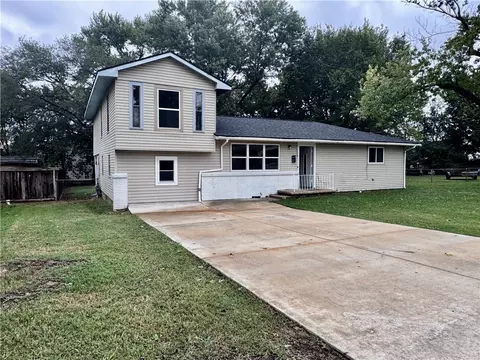 114 Bailey Ave, Springdale, AR 72764 photo 4