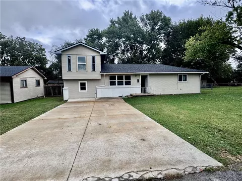 114 Bailey Ave, Springdale, AR 72764 photo 3