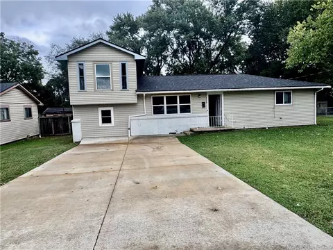 114 Bailey Ave, Springdale, AR 72764