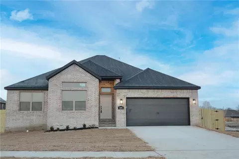 2700 N Bailey St, Siloam Springs, AR 72761