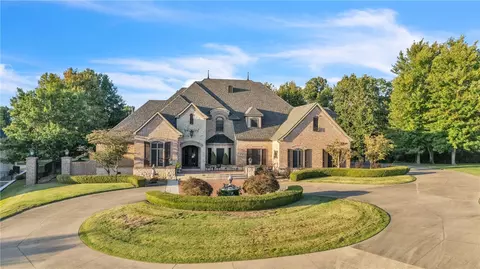 5498 Clear Creek Blvd, Fayetteville, AR 72704